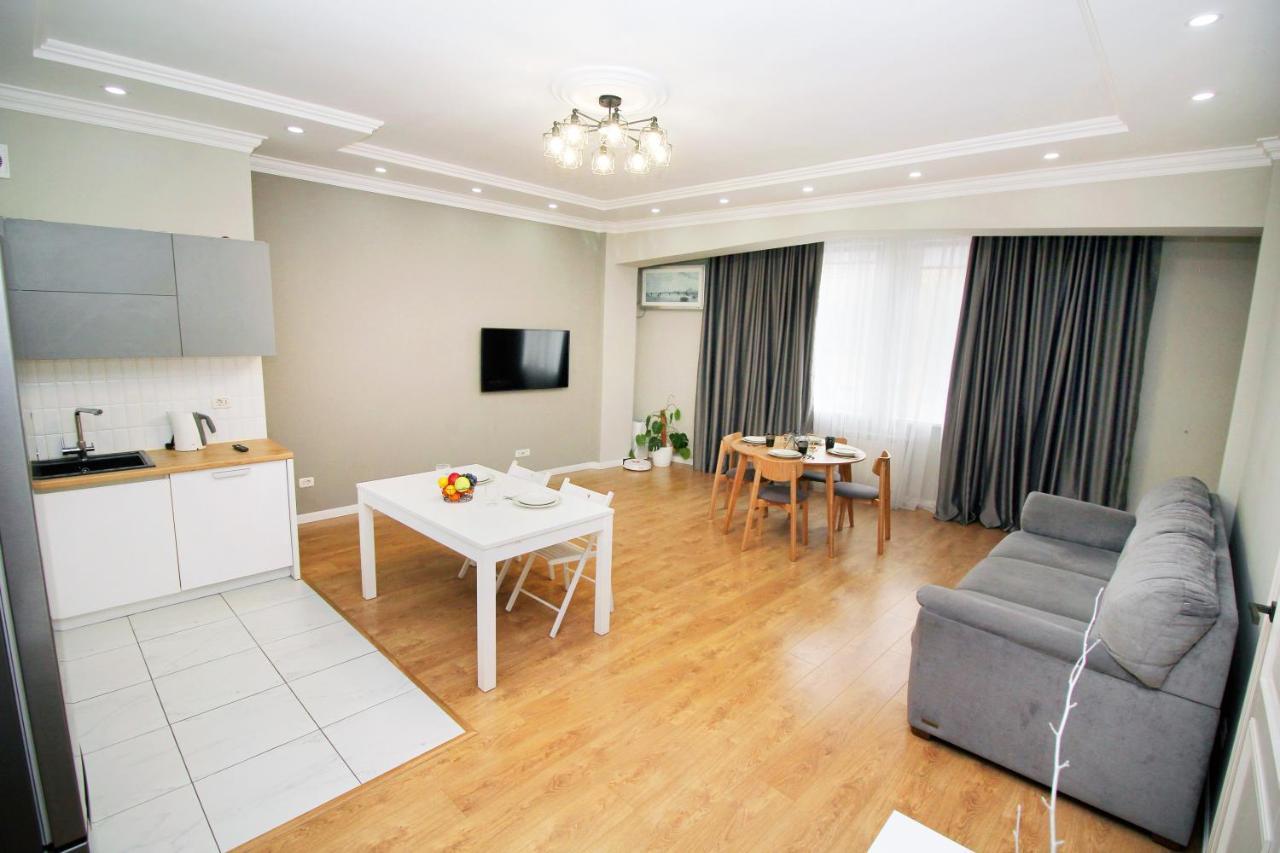 Perfect Spacious Apartment 356 Almatı Dış mekan fotoğraf